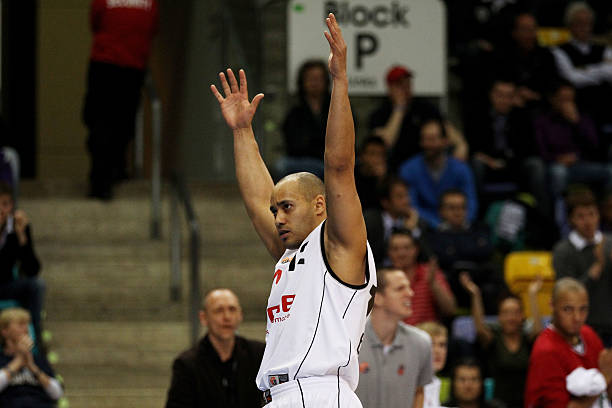 而助攻数的 而助攻数的