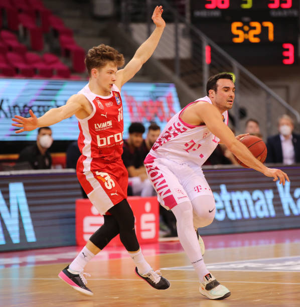 队于危局 队于危局